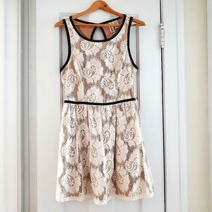 Sleeveless Ivory Lace Dress with Keyhole Back Size Juniors L